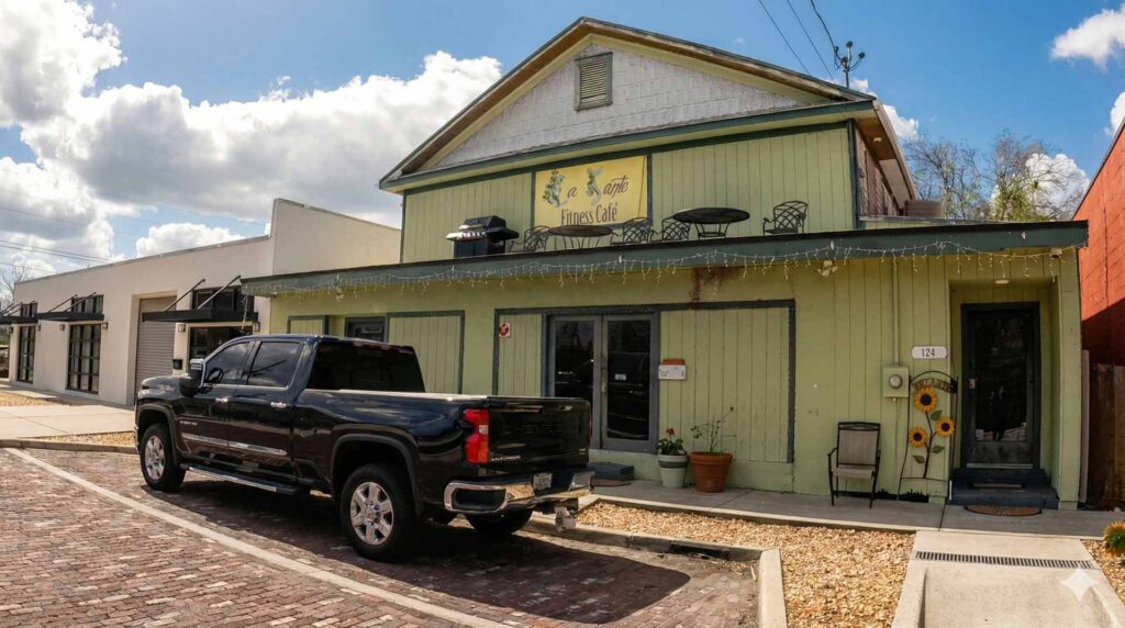 Front-building Mystic Breeze Suite 1